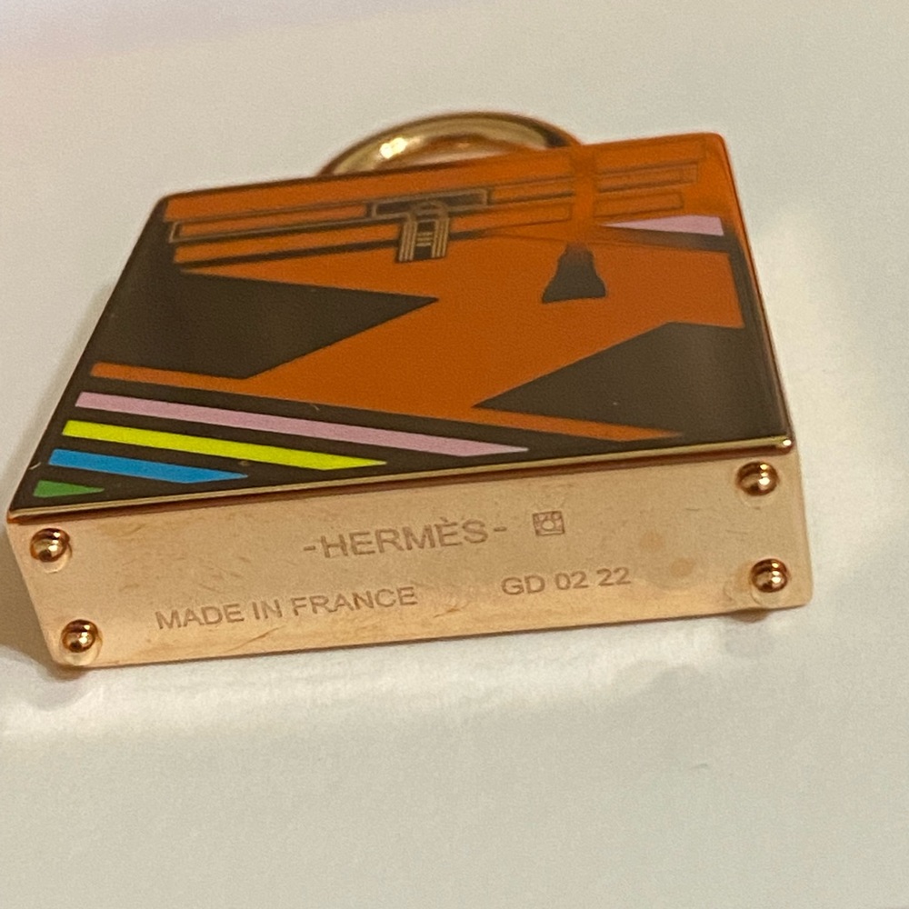HERMÈS CURIOSITE KELLY LAQUE H
VIBRATION CHARM - Picture 5 of 16